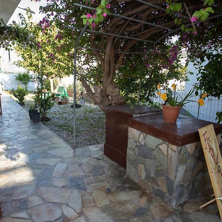 Flowers Studios Скала Екстериор снимка